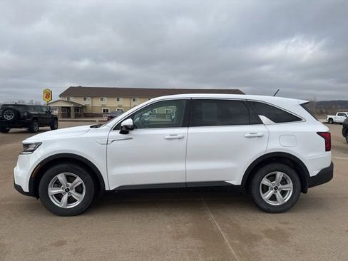 Used 2022 Kia Sorento LX image 5