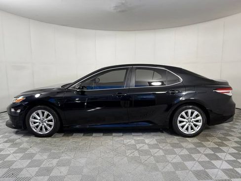 Used 2018 Toyota Camry LE w/ Convenience Package FWD image 2
