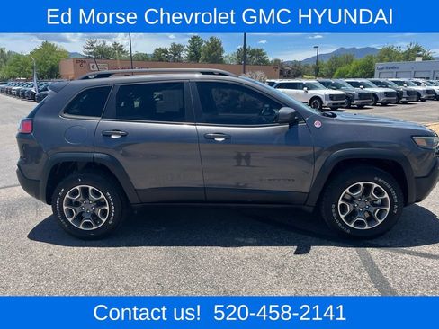 Used 2020 Jeep Cherokee Trailhawk AWD/4WD image 4