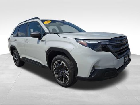 Used 2025 Subaru Forester Premium AWD/4WD image 1