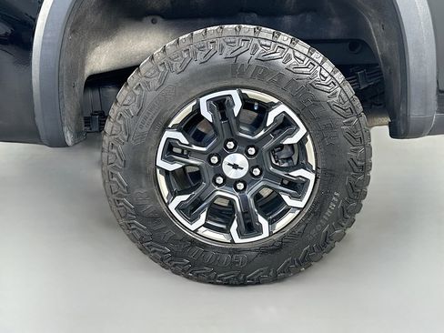 Used 2025 Chevrolet Silverado 1500 ZR2 w/ Technology Package image 35