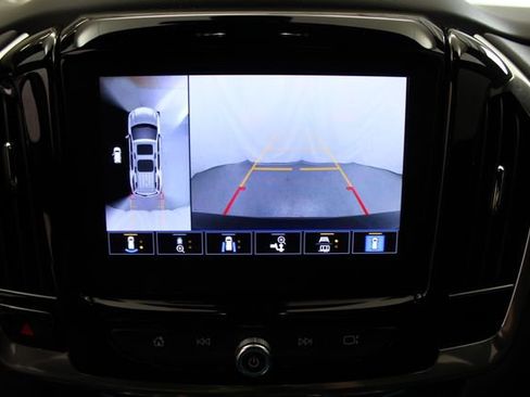 Used 2023 Chevrolet Traverse LT w/ LT Premium Package image 9