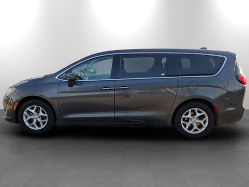 Used 2018 Chrysler Pacifica Touring Plus w/ Tire & Wheel Group FWD image 10
