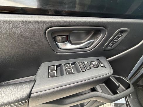 Used 2025 Honda Pilot Touring image 15