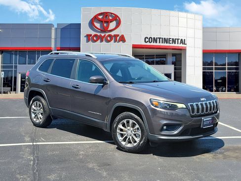 Used 2020 Jeep Cherokee Latitude Plus w/ Cold Weather Group AWD/4WD image 2
