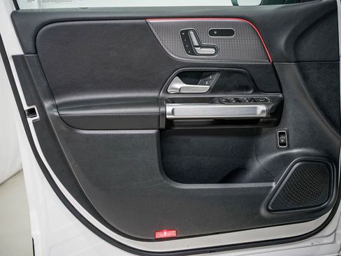 Used 2023 Mercedes-Benz GLB 250 image 18