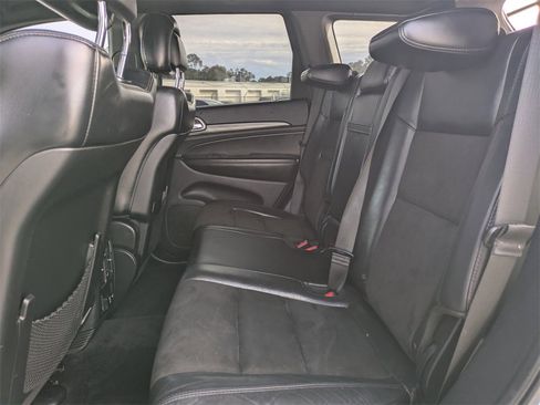 Used 2019 Jeep Grand Cherokee Altitude image 12