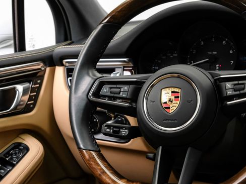 Used 2024 Porsche Macan image 21