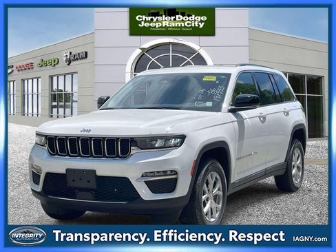 Used 2023 Jeep Grand Cherokee Limited AWD/4WD image 1