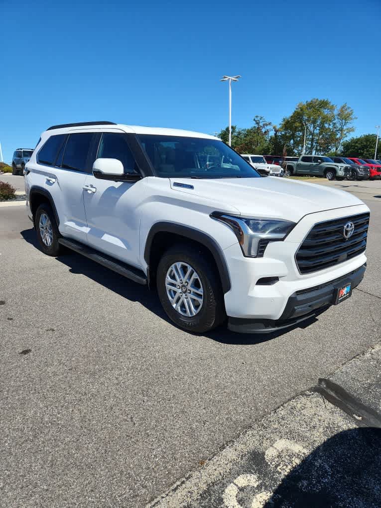 Used 2025 Toyota Sequoia SR5 AWD/4WD image 18