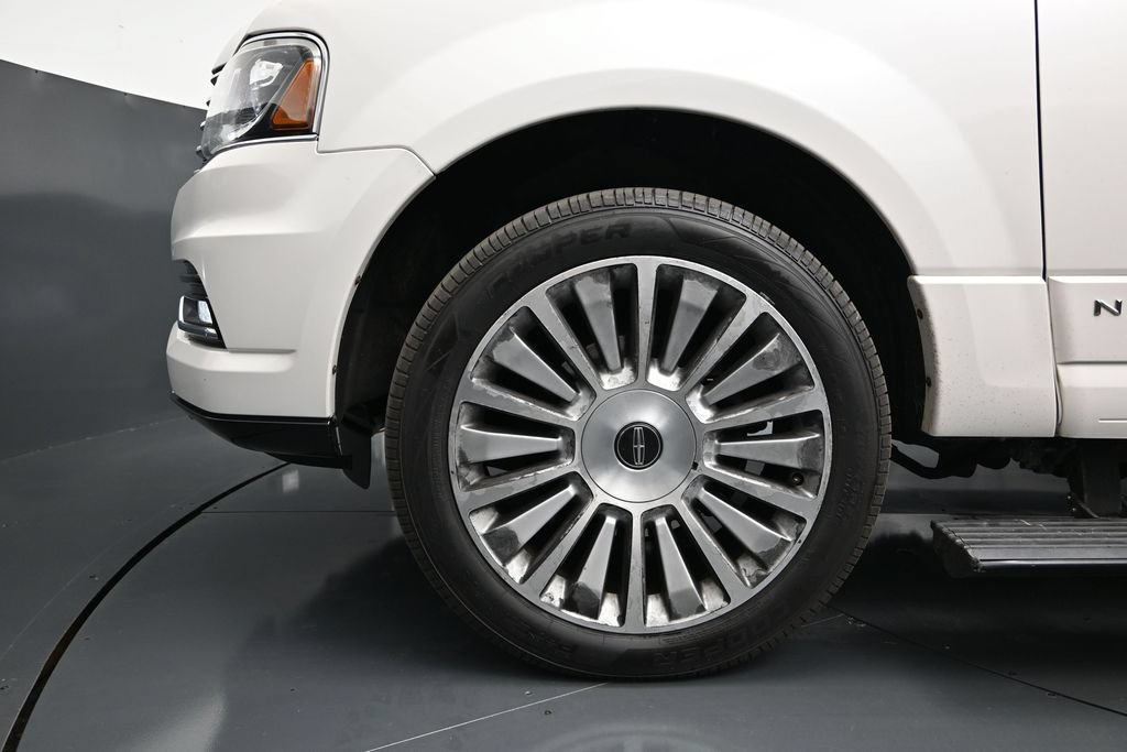 Used 2016 Lincoln Navigator Reserve AWD/4WD image 14