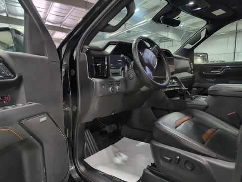 Used 2024 GMC Sierra 1500 AT4 w/ Technology Package image 8