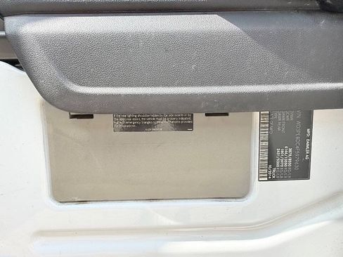 Used 2015 Mercedes-Benz Sprinter 2500 image 24
