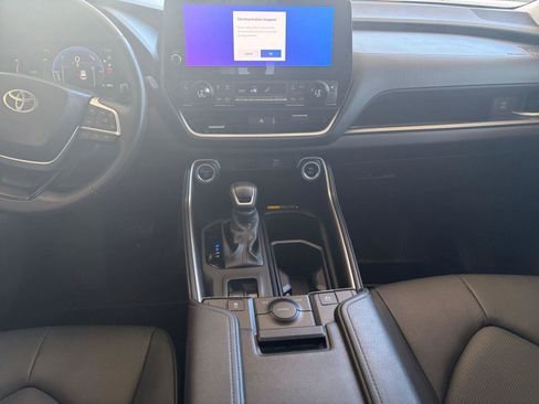 Used 2024 Toyota Grand Highlander XLE image 11