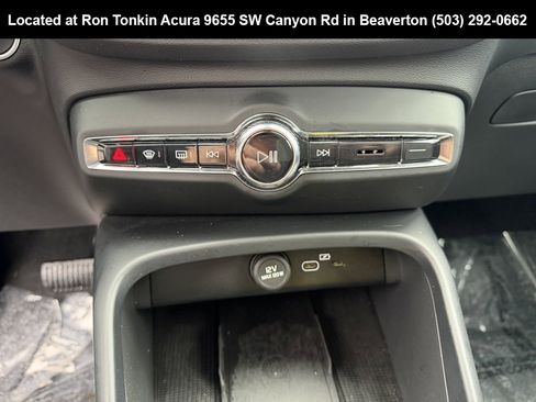 Used 2024 Volvo XC40 B5 Core image 23