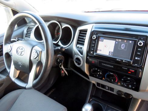 Used 2015 Toyota Tacoma TRD Pro image 17