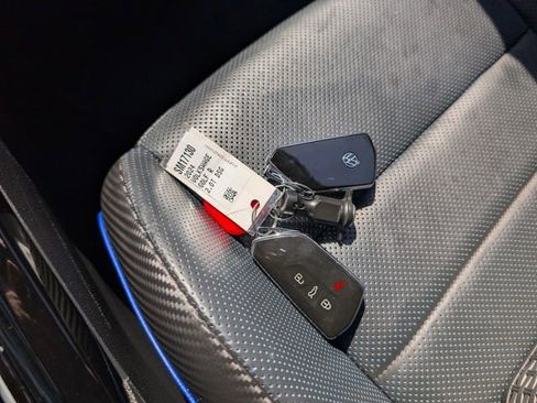 Used 2024 Volkswagen Golf R AWD/4WD image 39