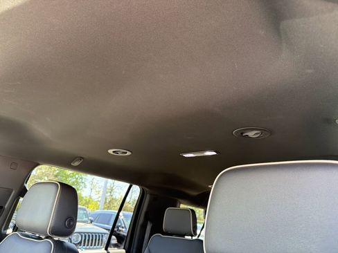 Used 2021 Chevrolet Suburban Premier AWD/4WD image 29