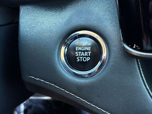 Used 2023 Toyota Highlander XLE image 19