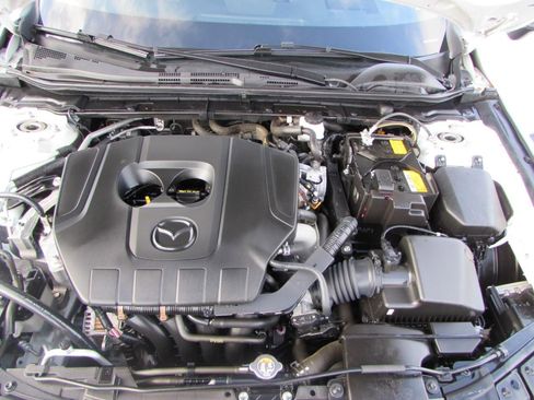 Used 2025 MAZDA MAZDA3 2.5 S Hatchback w/ Premium Pkg image 9