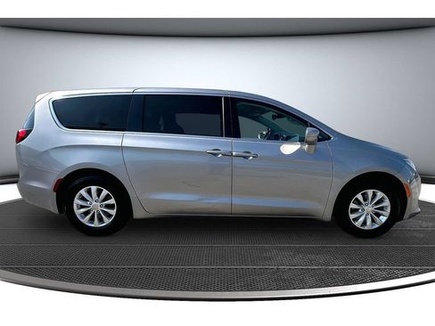 Certified 2019 Chrysler Pacifica Touring Plus FWD image 15