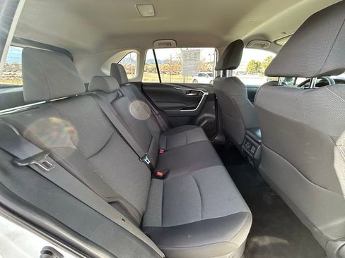 Used 2025 Toyota RAV4 XLE image 31