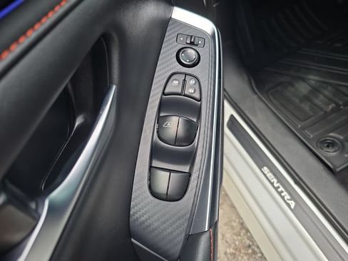 Used 2025 Nissan Sentra SR FWD image 14