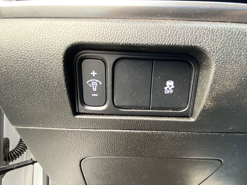Used 2025 Kia Sorento LX FWD image 28