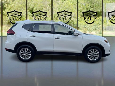 Used 2019 Nissan Rogue SV image 4