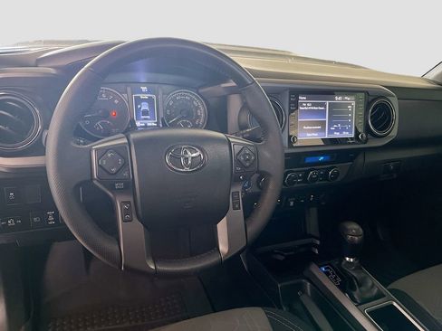 Used 2022 Toyota Tacoma TRD Off-Road w/ Technology Package AWD/4WD image 11