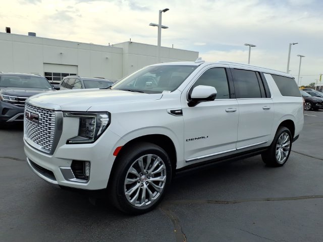 Used 2023 GMC Yukon XL Denali w/ Max Trailering Package AWD/4WD image 11