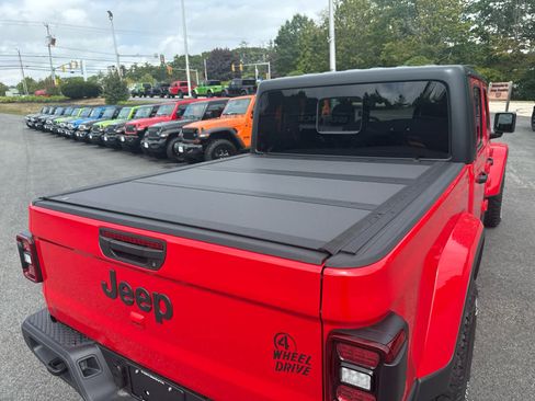 New 2025 Jeep Gladiator Sport image 8