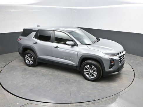 Used 2025 Chevrolet Equinox LT image 23