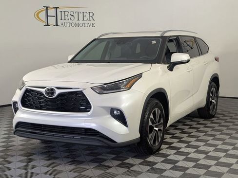 Used 2021 Toyota Highlander XLE image 4