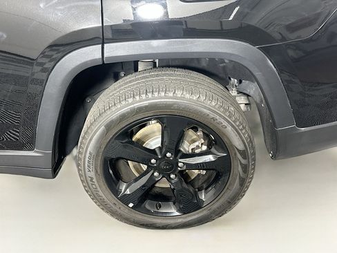 Used 2023 Jeep Grand Cherokee L Limited w/ Luxury Tech Group II image 11