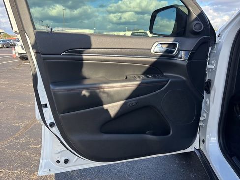 Used 2017 Jeep Grand Cherokee Trailhawk w/ Trailhawk Luxury Group image 10