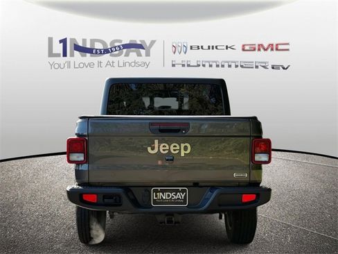 Used 2022 Jeep Gladiator Overland w/ Popular Equipment Package image 3