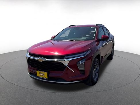 Used 2025 Chevrolet Trax LT image 7