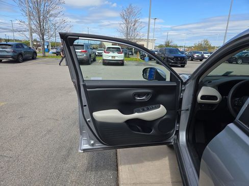 Used 2024 Honda HR-V LX image 11