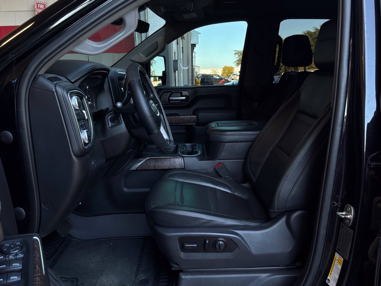 Used 2021 GMC Sierra 2500 Denali w/ Denali Black Diamond Edition AWD/4WD image 18