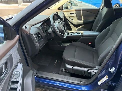 Used 2023 Nissan Rogue S image 8