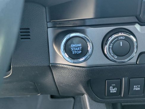 Used 2022 Toyota Tacoma TRD Sport w/ Technology Package AWD/4WD image 19