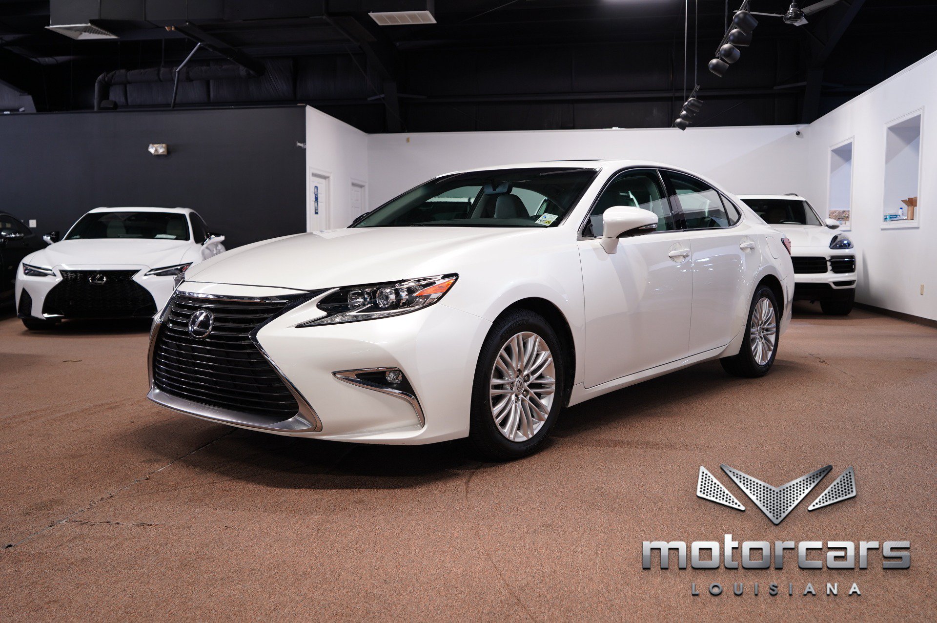 Used 2016 Lexus ES 350 w/ Accessory Package FWD image 3