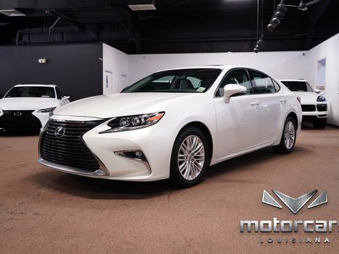 Used 2016 Lexus ES 350 w/ Accessory Package FWD image 3