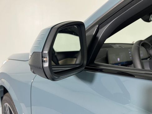 Used 2025 BMW X2 xDrive28i w/ Premium Package image 21