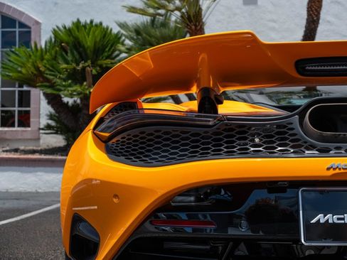 Used 2025 McLaren 750S RWD image 24