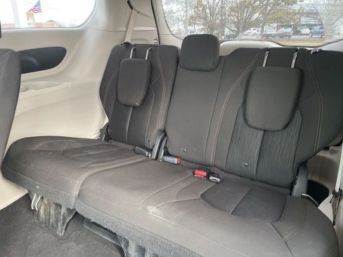 Used 2017 Chrysler Pacifica Touring w/ Tire & Wheel Group image 29