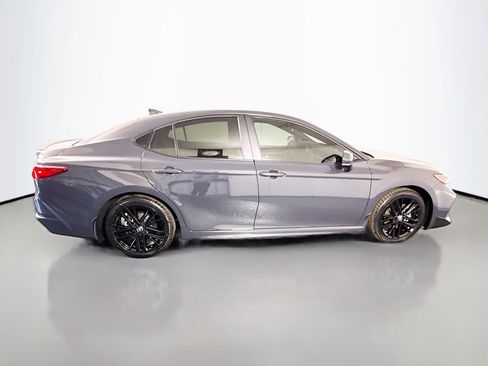 Used 2025 Toyota Camry SE image 11