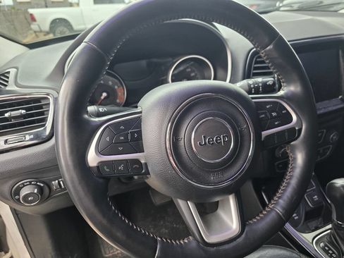 Used 2018 Jeep Compass Limited AWD/4WD image 9