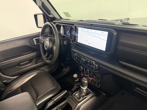 Used 2024 Jeep Wrangler Unlimited Rubicon 4xe AWD/4WD image 33
